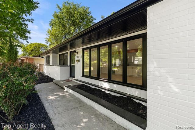 29863 Fall River Road, Southfield, MI 48076