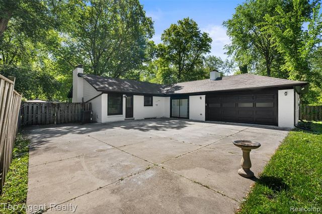 29863 Fall River Road, Southfield, MI 48076