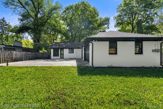 29863 Fall River Road, Southfield, MI 48076
