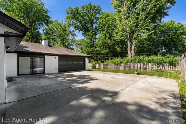 29863 Fall River Road, Southfield, MI 48076