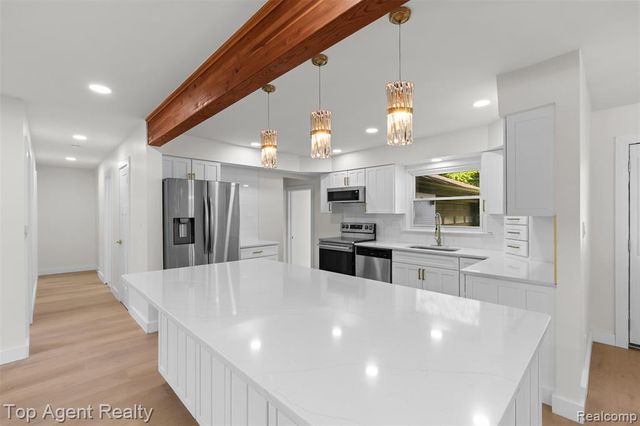 29863 Fall River Road, Southfield, MI 48076