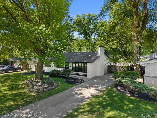 29863 Fall River Road, Southfield, MI 48076