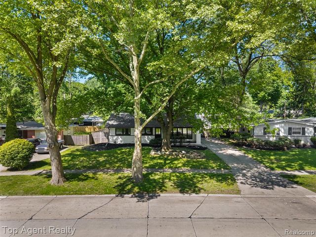 29863 Fall River Road, Southfield, MI 48076