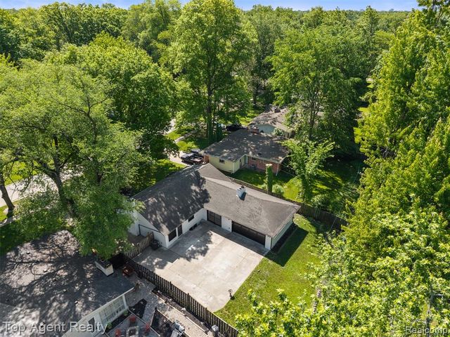 29863 Fall River Road, Southfield, MI 48076