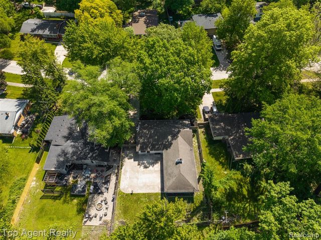 29863 Fall River Road, Southfield, MI 48076