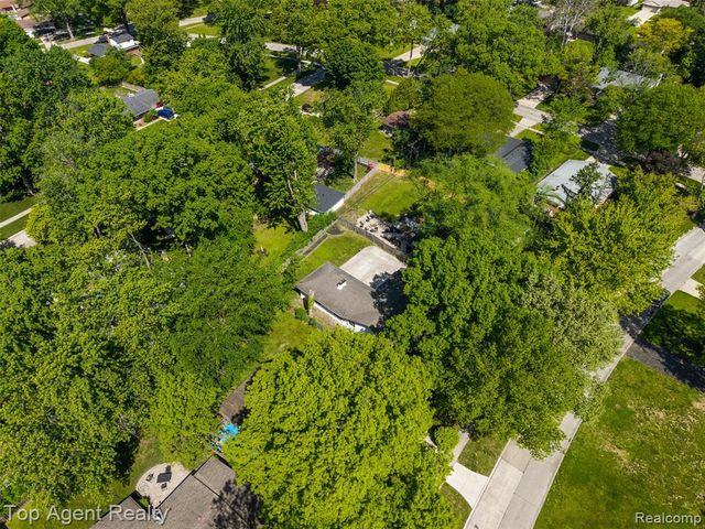 29863 Fall River Road, Southfield, MI 48076