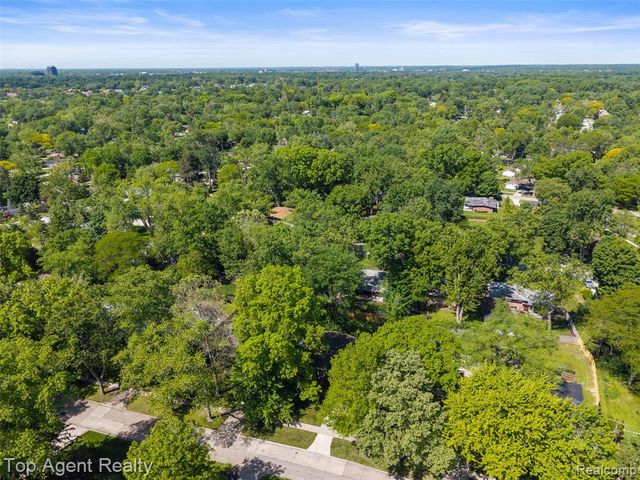 29863 Fall River Road, Southfield, MI 48076