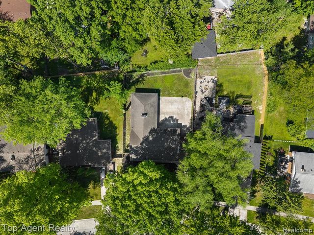 29863 Fall River Road, Southfield, MI 48076