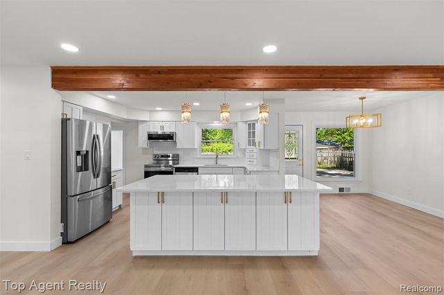 29863 Fall River Road, Southfield, MI 48076