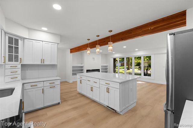 29863 Fall River Road, Southfield, MI 48076
