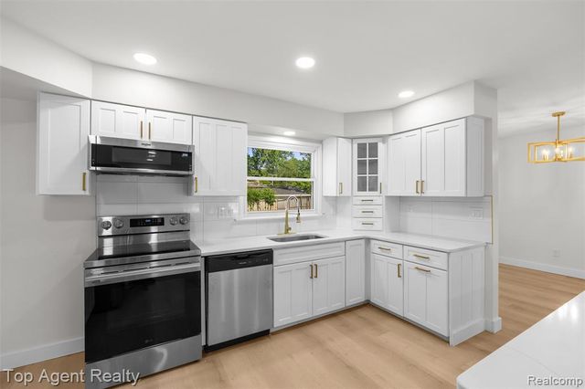 29863 Fall River Road, Southfield, MI 48076
