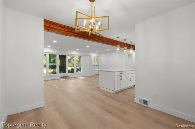 29863 Fall River Road, Southfield, MI 48076