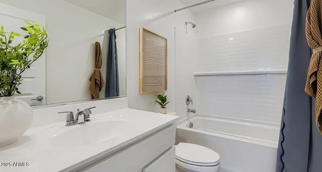 9630 W PICCADILLY Road, Phoenix, AZ 85037