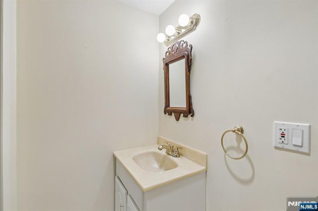 162 Anderson Avenue, Closter, NJ 07624