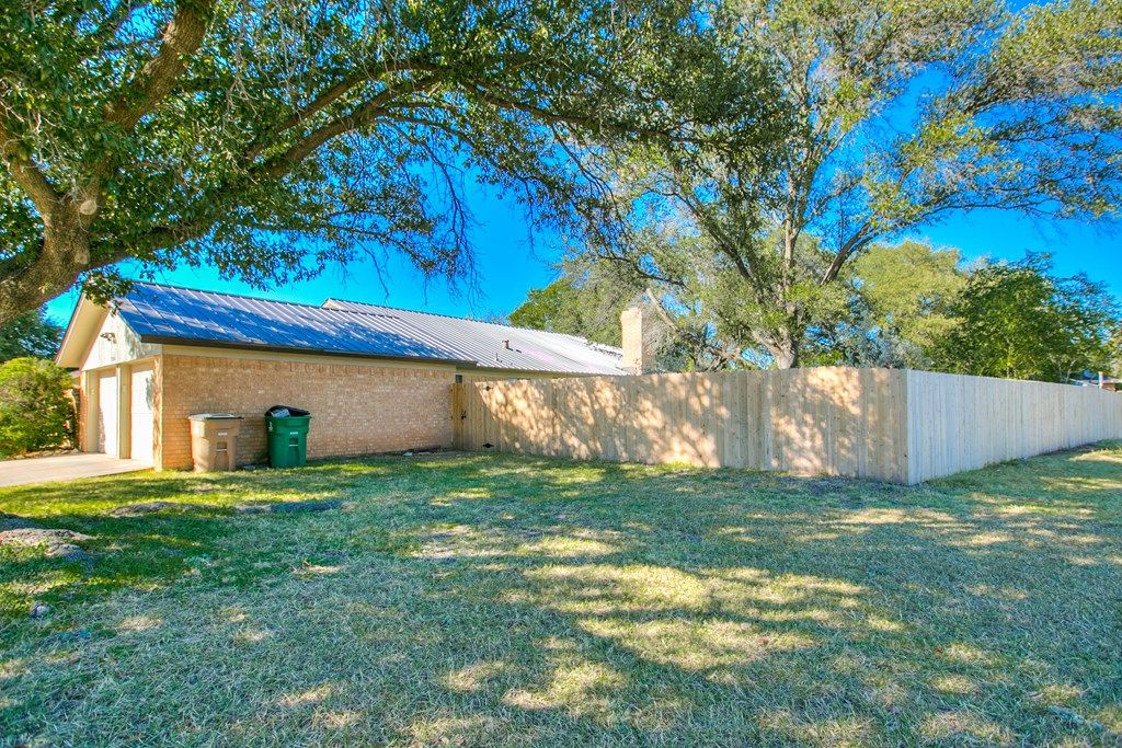 Image 2 of property listing at 3902 Driftwood Dr, San Angelo, TX 76904
