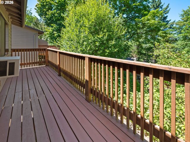 3835 Sw CANBY St, Portland, OR 97219