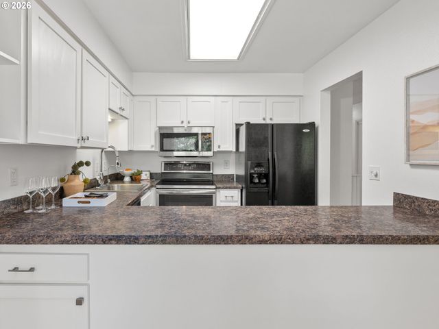 3835 Sw CANBY St, Portland, OR 97219