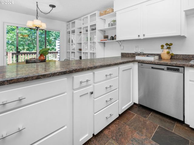3835 Sw CANBY St, Portland, OR 97219