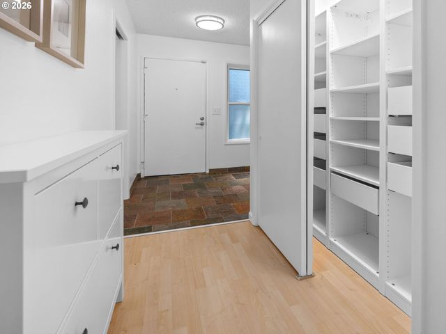 3835 Sw CANBY St, Portland, OR 97219