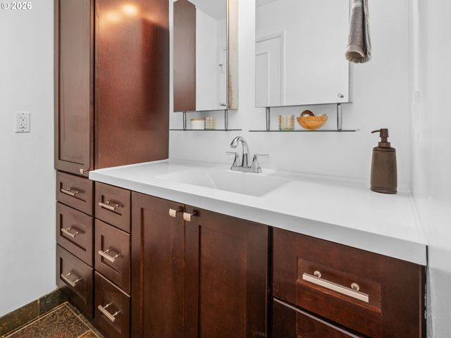 3835 Sw CANBY St, Portland, OR 97219