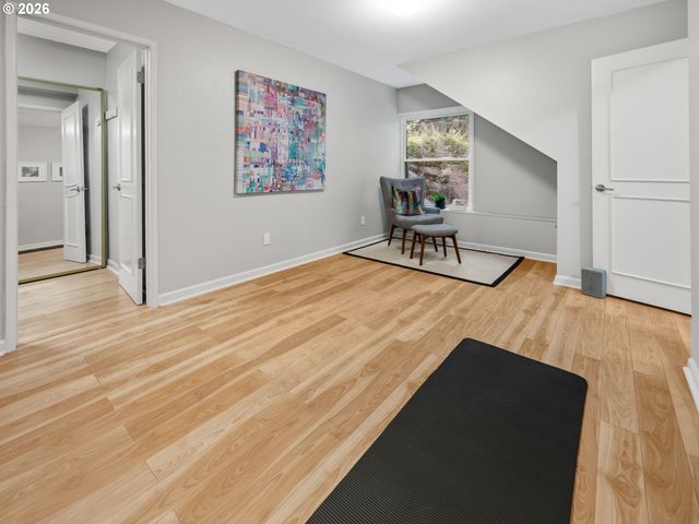 3835 Sw CANBY St, Portland, OR 97219