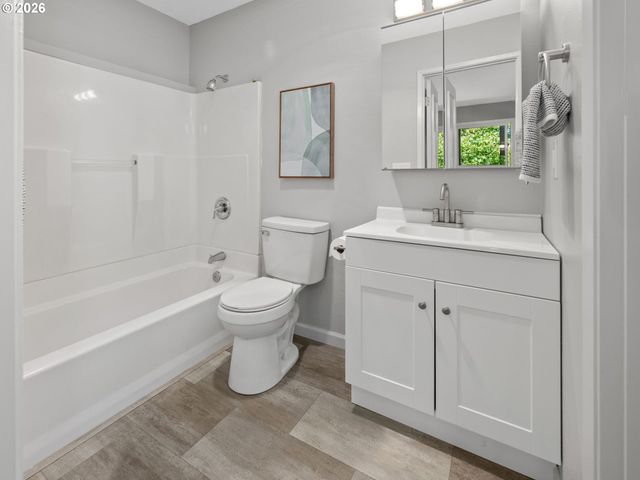 3835 Sw CANBY St, Portland, OR 97219