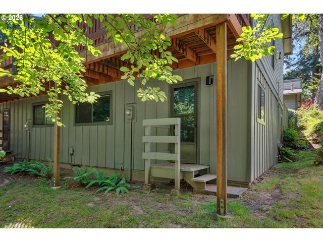 3835 Sw CANBY St, Portland, OR 97219