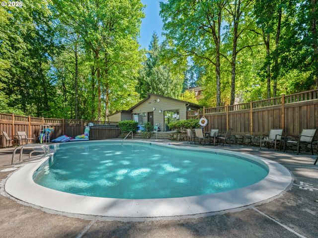 3835 Sw CANBY St, Portland, OR 97219