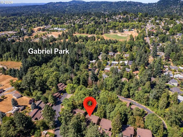 3835 Sw CANBY St, Portland, OR 97219