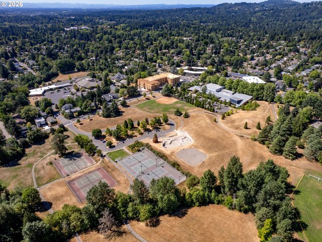 3835 Sw CANBY St, Portland, OR 97219