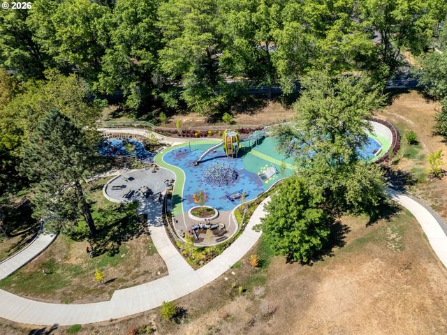 3835 Sw CANBY St, Portland, OR 97219