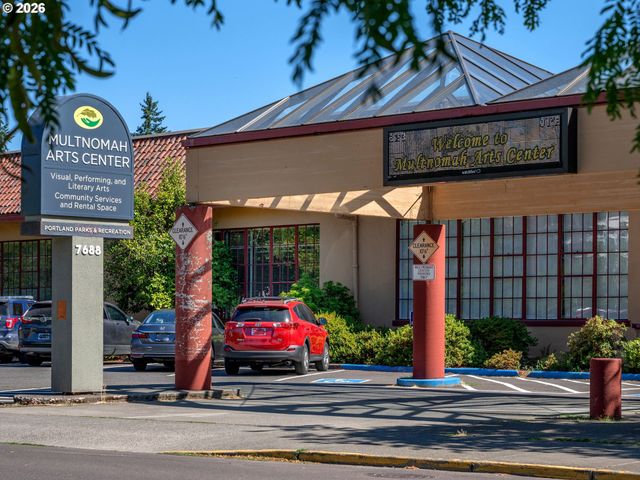 3835 Sw CANBY St, Portland, OR 97219