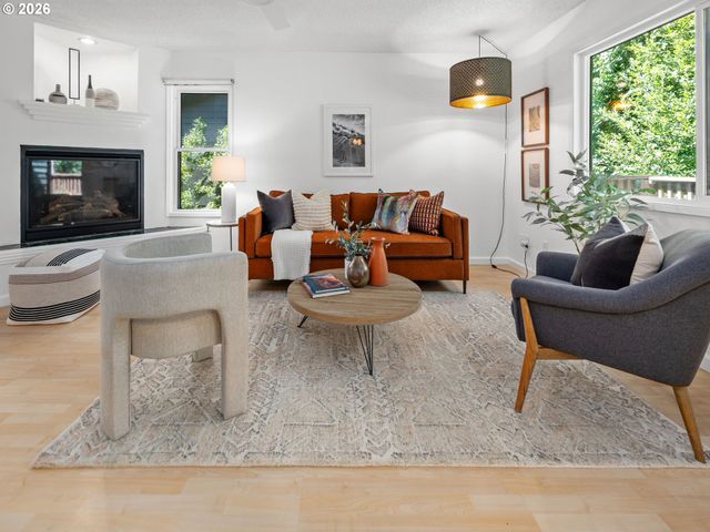 3835 Sw CANBY St, Portland, OR 97219