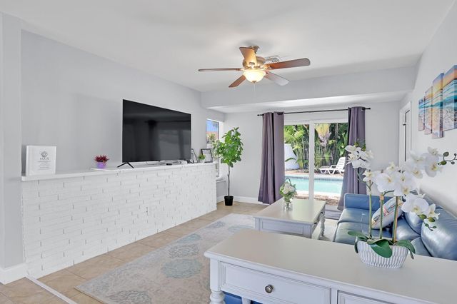 1325 SE 1st Ave, Deerfield Beach, FL 33441