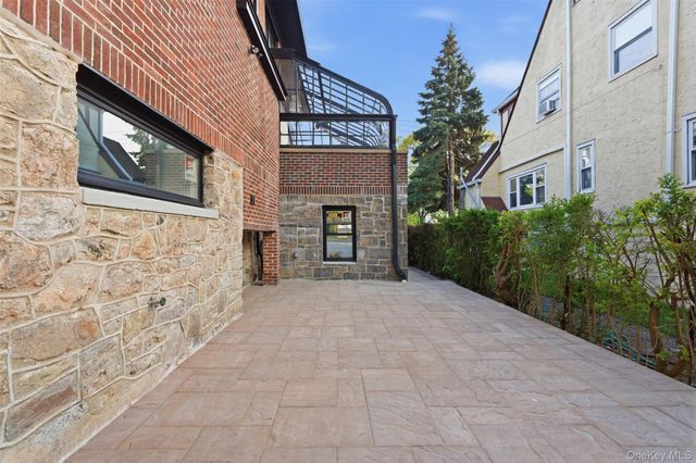 40 Calhoun Avenue, New Rochelle, NY 10801