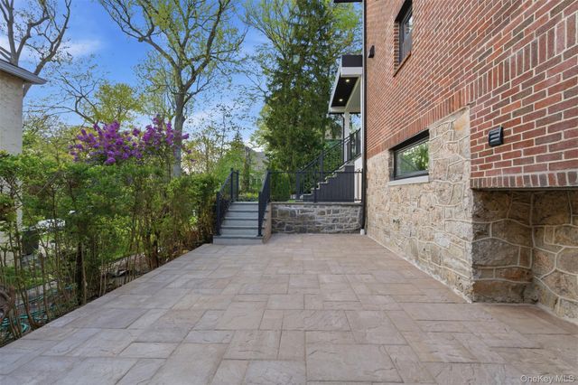 40 Calhoun Avenue, New Rochelle, NY 10801
