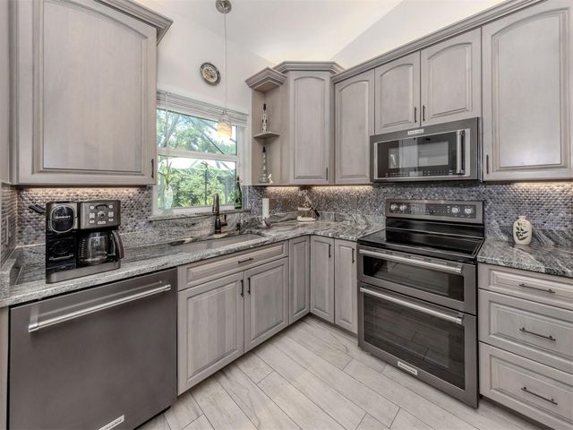 2565 LEMON AVENUE, Englewood, FL 34223