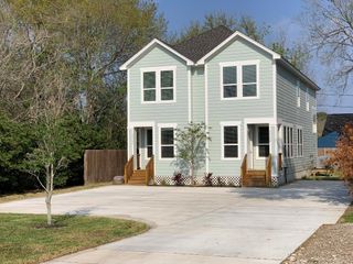 2509 S Grand Boulevard A, Pearland, TX 77581