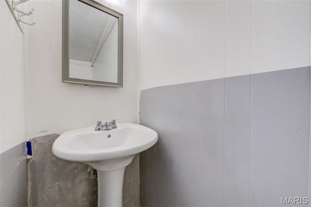 2797 Dawnview Drive, Florissant, MO 63031