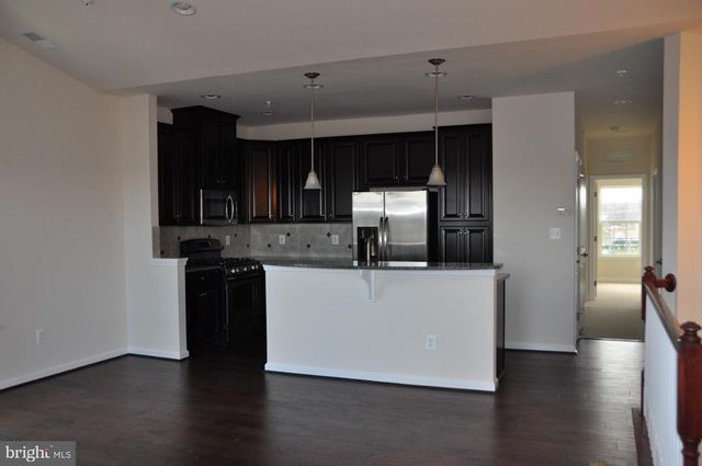 42577 BURBANK TER, Sterling, VA 20166