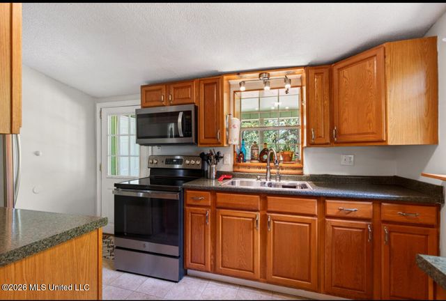 7721 Ridge Gate Road, Ocean Springs, MS 39564