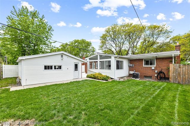 260 Lyons Drive, Troy, MI 48083