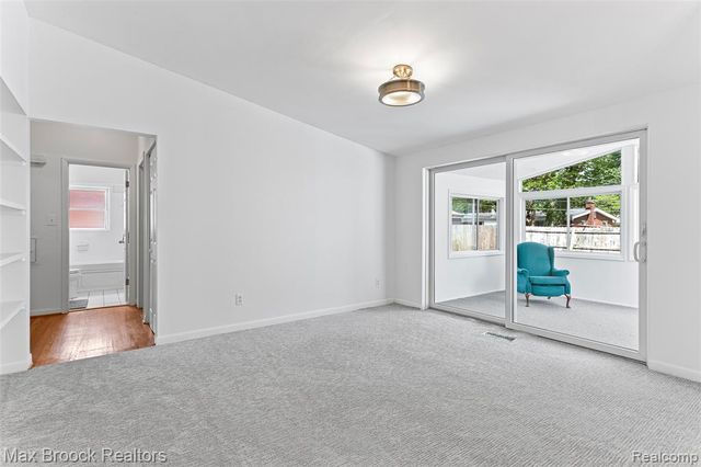 260 Lyons Drive, Troy, MI 48083