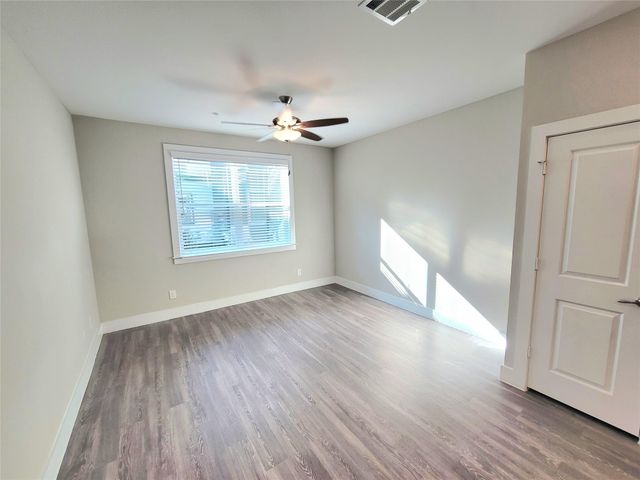1720 Crestdale Drive 1107, Houston, TX 77080