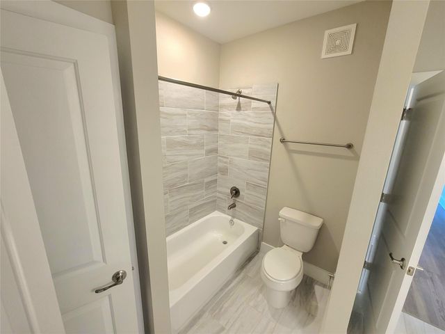 1720 Crestdale Drive 1107, Houston, TX 77080