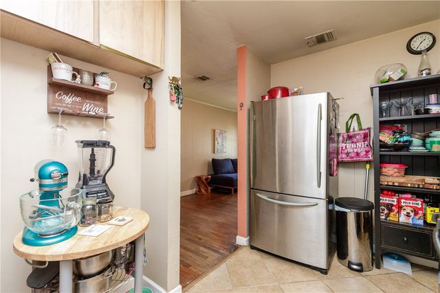 1217 Vance Dr, Corpus Christi, TX 78412