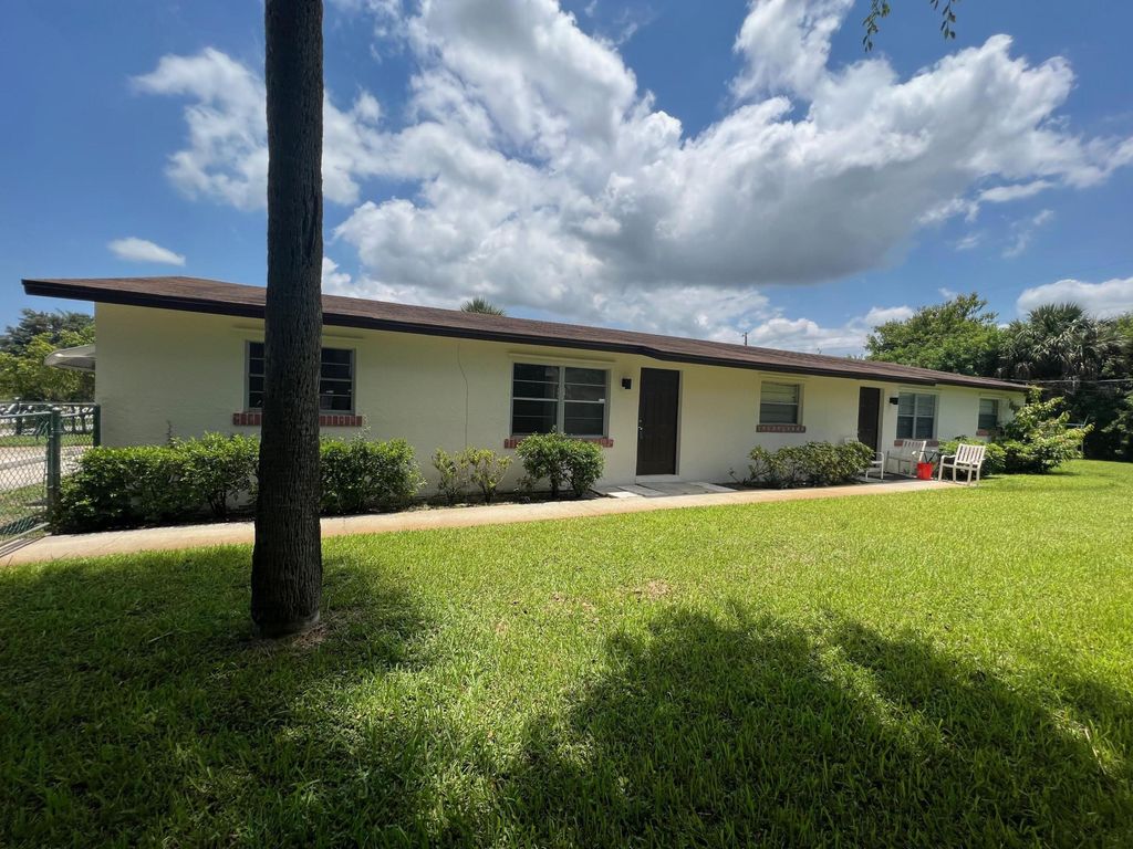 1887 Breezy Lane, West Palm Beach, FL 33417