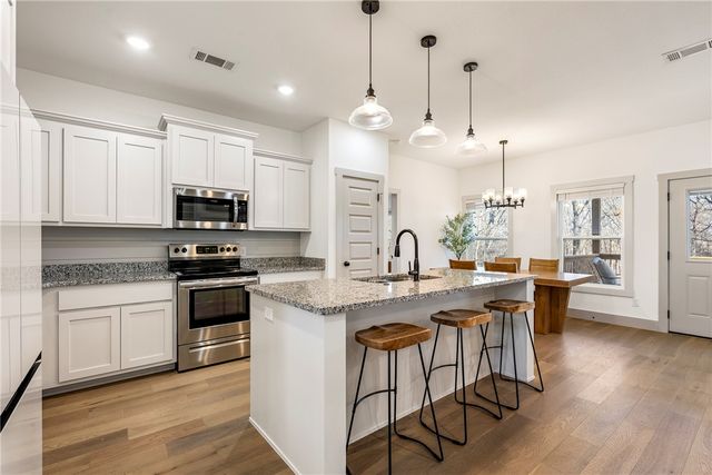 10 Brunswick Drive, Bella Vista, AR 72715