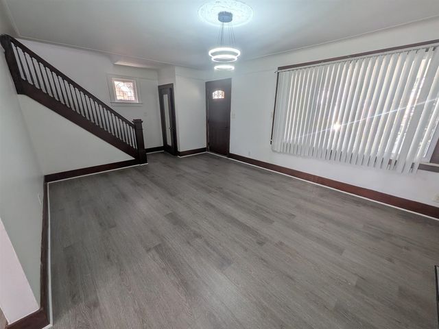 6860 Appoline Street, Dearborn, MI 48126