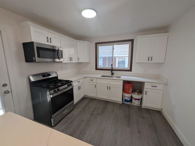 6860 Appoline Street, Dearborn, MI 48126